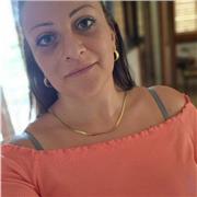 Non sono laureata ma ho studiato lingue, mi sono diplomata come operatrice turistica. Sono stata un mese in Francia, a Dijon, dove ho seguito un corso in università e ricevuto attestato. Oggi aiuto mia figlia che studia francese alle medie